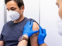 Австри коронавирусний вакциныг албадан хийх шийдвэр 