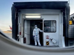 БНХАУ жуулчдад тавих хорио цээрийн дэглэмээ цуцаллаа